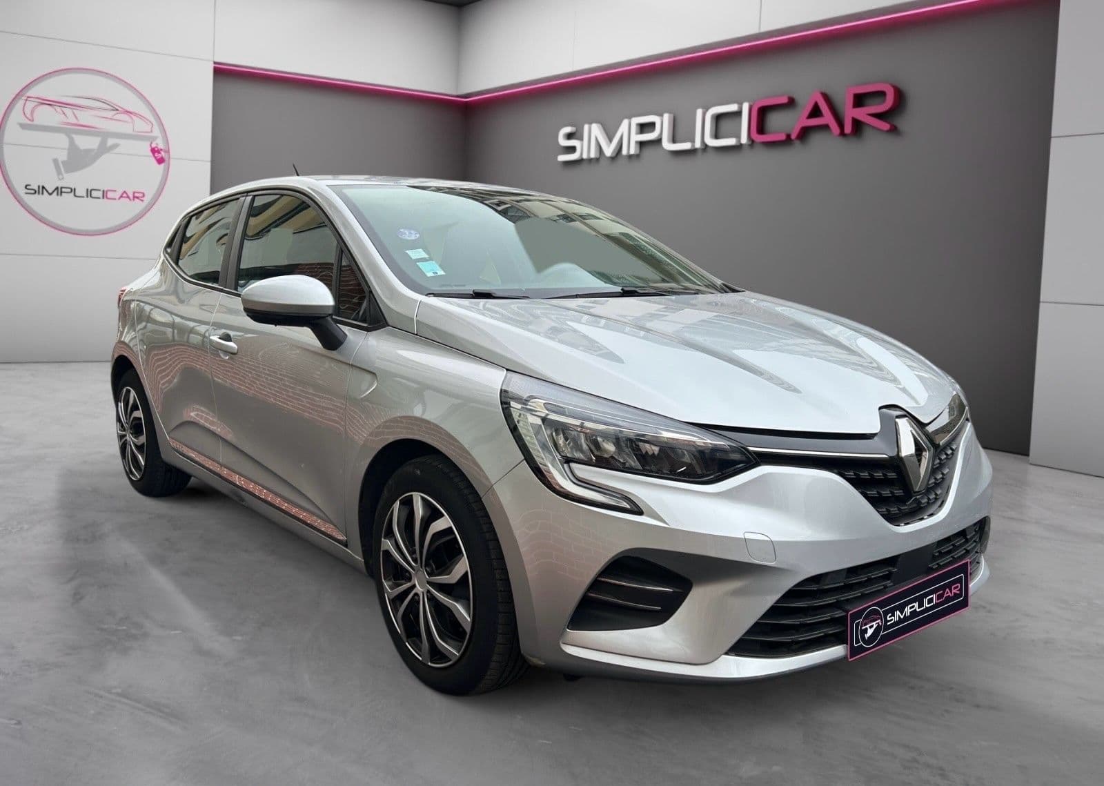 Lucas Carneiro - Vente Renault Clio V grise